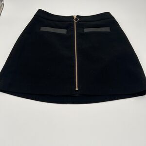 Express Black Mini Skirt, gold front zipper, faux leather trim pockets 6 sz